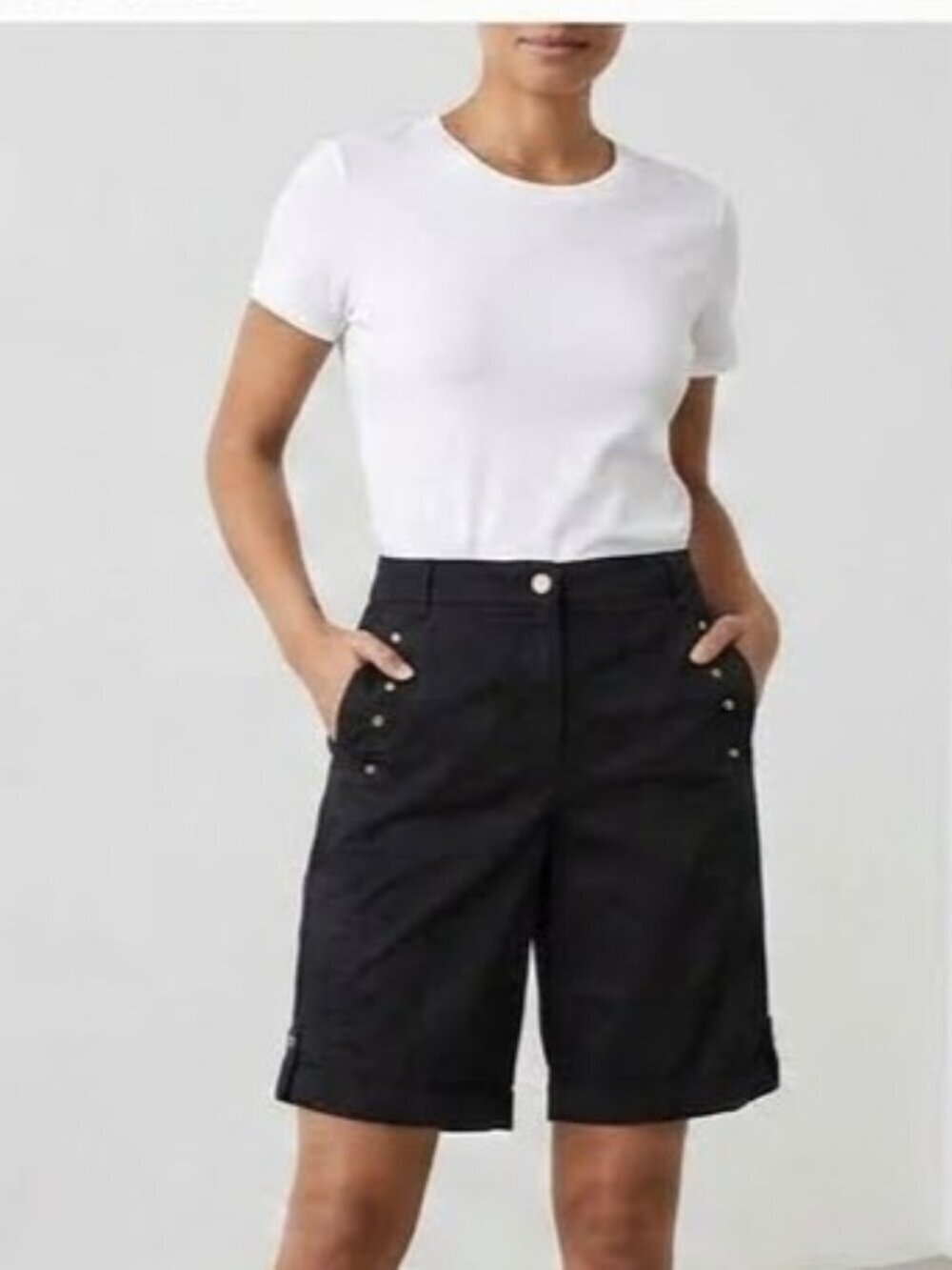 Chico's Size 0/S-4 Black Studded Front Seam Cuffed Zip Bermuda Shorts Casual
